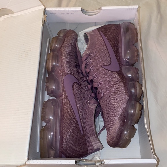 COPY - Women’s Nike Air Vapormax Flyknit - Picture 2 of 9